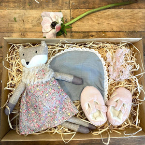 Gorgeous baby hampers, presented in an eco-display gift box. Includes a selection of natural beechwood & food grade silicone baby teether, Toy cloth stick rattle and T-bar baby booties. 