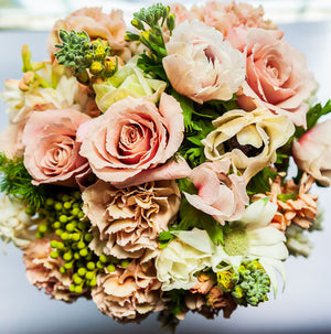 Stunningly gorgeous signature posies are made up of a seasonal selection of hand selected, premium quality flowers. The flowers are arranged in a shorter stemmed design and are beautifully presented in Floral Anthology signature wrap of brown paper, exclusive ribbon and complementing blooms at the bow. 